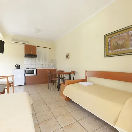 Amalia Aparthotel 3*