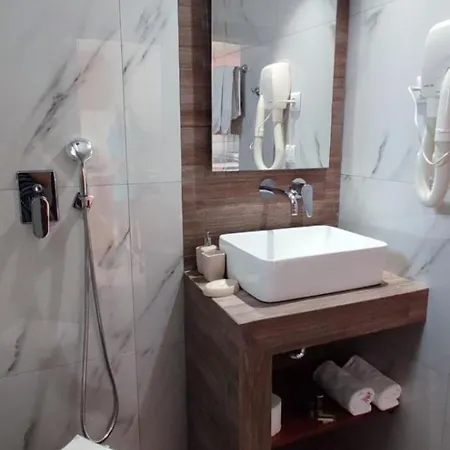 Amalia 3* PalaiónTsiflíkion