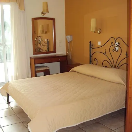 Amalia 3* PalaiónTsiflíkion