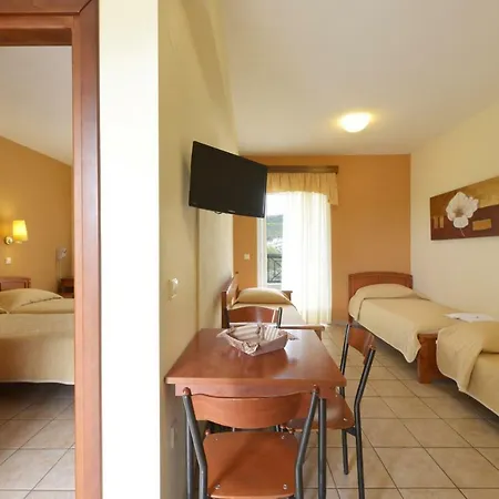 Amalia 3* PalaiónTsiflíkion